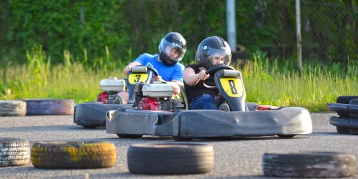 Svižná jízda na přírodním okruhu: 10–20 min. jízdy na motokáře Honda pro 1 nebo 2 osoby