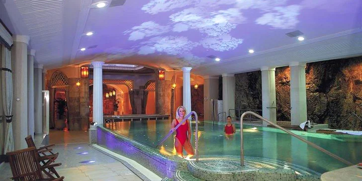 Pobyt ve 4* hotelu v centru Varů: snídaně či polopenze i wellness procedury