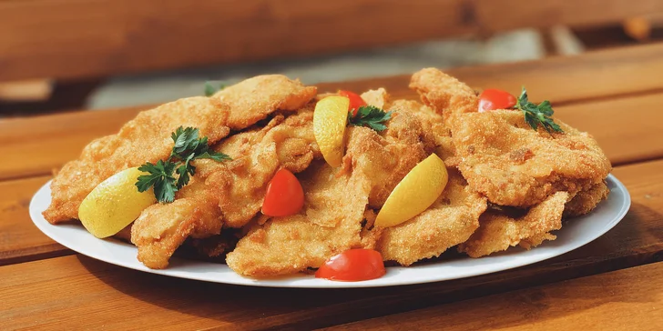 1 kg vepřových řízků s hranolky či americkými bramborami