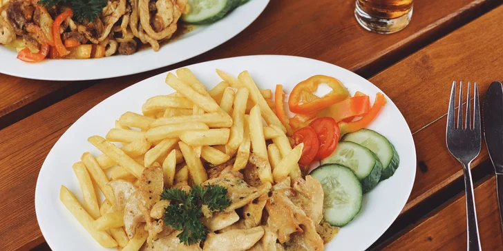 Maso v hlavní roli: Menu pro dva s přílohou a případně i s dezertem v restauraci U Vavříků