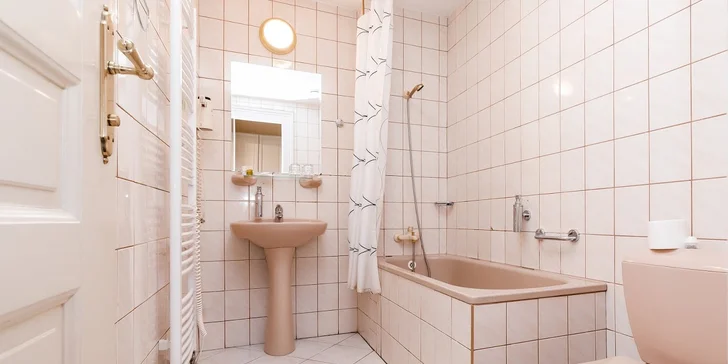 Pobyt ve 4* hotelu v centru Varů: snídaně či polopenze i wellness procedury