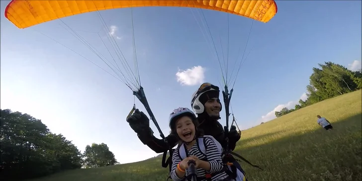 Nebeský zážitek pro děti: Tandemový paragliding a video