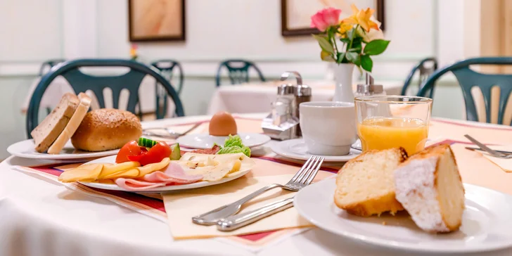 Pobyt ve 4* hotelu v centru Varů: snídaně či polopenze i wellness procedury