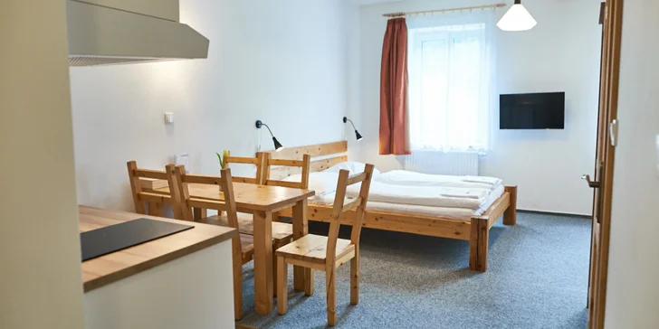 Lyžování i jarní pohoda v Beskydech pro páry i rodiny: apartmán se snídaní