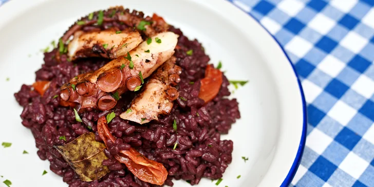 Italské degustační menu o 4 chodech i s lahví vína: variace předkrmů, rizoto i filet z ropušnice