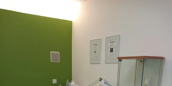 Francouzská relaxační masáž obličeje, krku a dekoltu má blahodárné účinky pro pleť.