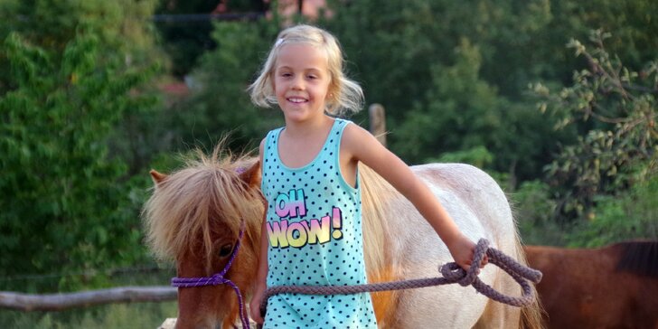 Hrátky se zvířátky na farmě a jízda na koni pro celou rodinu
