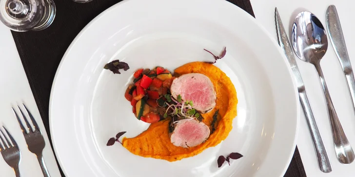 Degustační menu s výhledem na Brno: roastbeef, pečená řepa a panenka s ratatouille