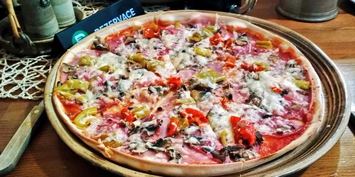 Pochutnejte si: 2 křupavé pizzy podle výběru o prům. 32 cm