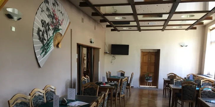 Kuřecí křidélka plněná nivou a mletým masem včetně dipu a přílohy