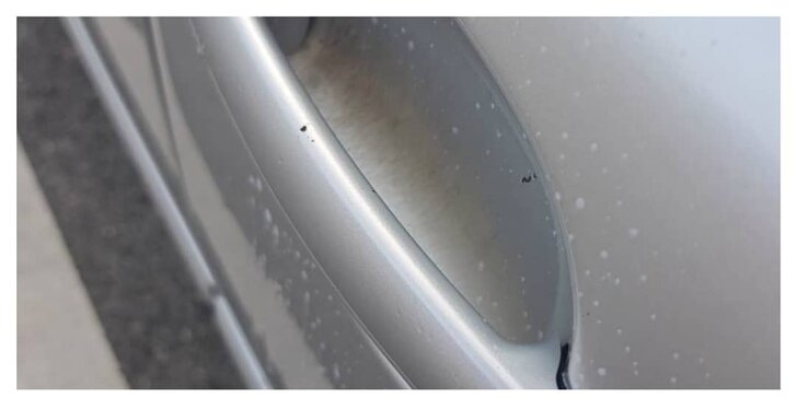 Ruční mytí auta na vámi určeném místě: bez vody a s použitím nanokosmetiky