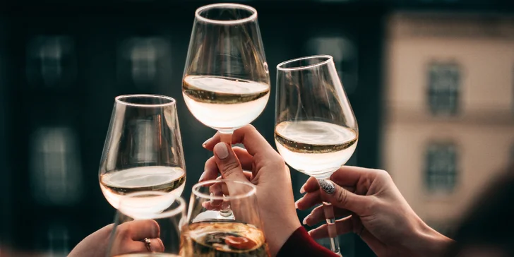 Snídaně od kuchaře s praxí z michelinských restaurací: avokádový chléb, teplý nápoj i sekt