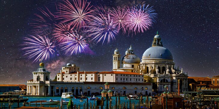 Silvestr v Benátkách na palubě lodi s přípitkem a ohňostrojem