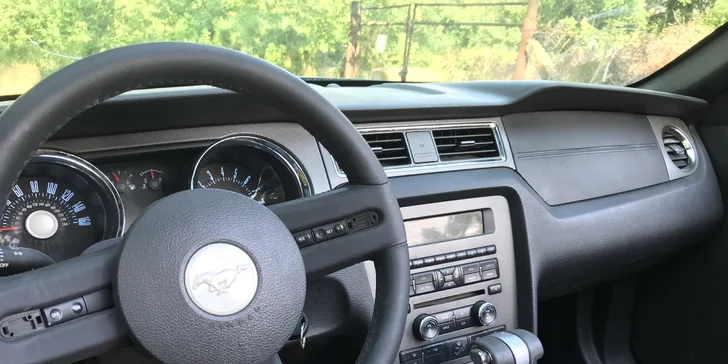 Adrenalin za volantem: půjčte si Ford Mustang kupé nebo kabriolet na den či víkend