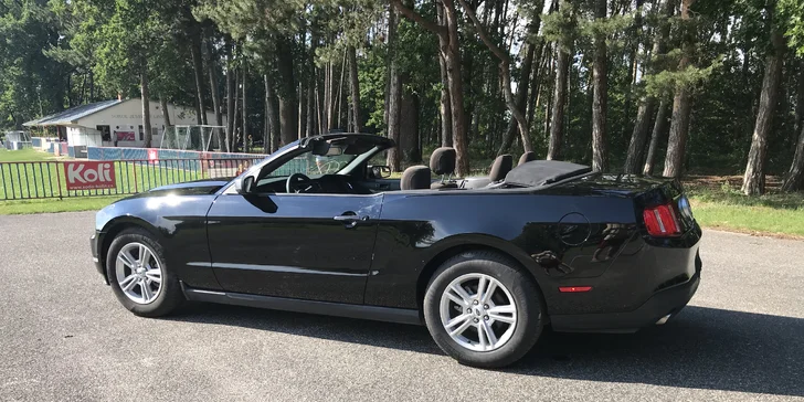 Adrenalin za volantem: půjčte si Ford Mustang kupé nebo kabriolet na den či víkend