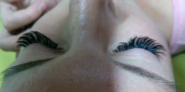 Svůdný pohled: Prodloužení řas metodou řasa na řasu či lash lifting a botox