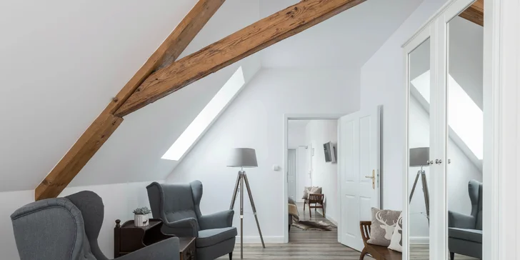 Rodinná usedlost za Prahou: designové ubytování, snídaně i degustační set