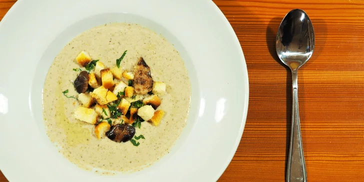 4chodové menu pro 1 nebo 2 osoby: houbový krém, hanger steak i tvarohové knedlíčky