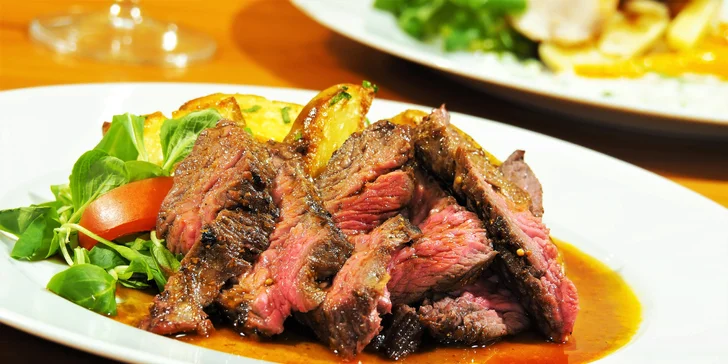 4chodové menu pro 1 nebo 2 osoby: houbový krém, hanger steak i tvarohové knedlíčky