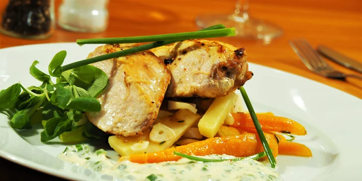 4chodové menu pro 1 nebo 2 osoby: houbový krém, hanger steak i tvarohové knedlíčky