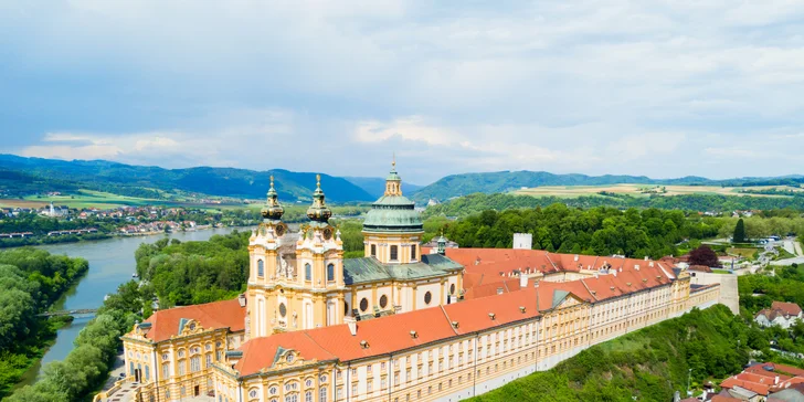 Jednodenní výlet do Rakouska s průvodcem: údolí Wachau, města Melk a Krems