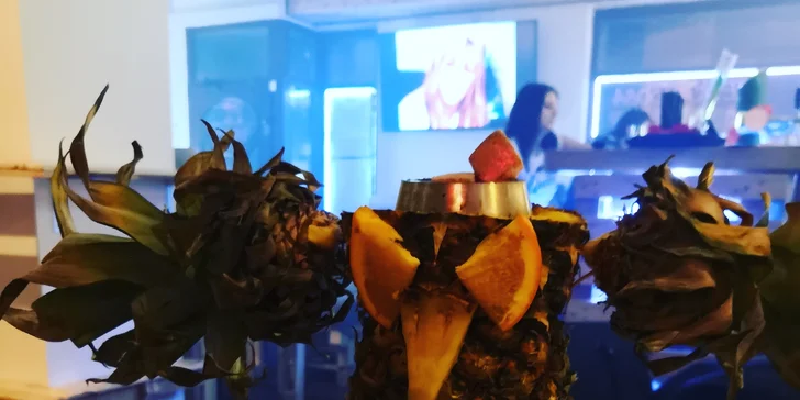 Drinky nebo párty kýbl pro 2 i pro partu a vodní dýmka s ovocem
