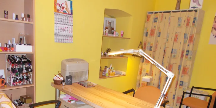 Mokrá pedikúra a klasická manikúra i s vyživujícím zábalem