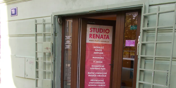 Mokrá pedikúra a klasická manikúra i s vyživujícím zábalem