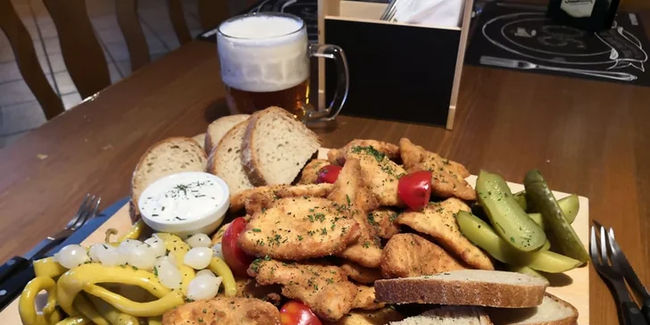 Řízkobraní v 8OSMĚ: 0,5 kg až 2 kg kuřecích řízečků s chlebem a česnekovým dipem