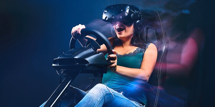 Proměňte se v závodní jezdce na vytuněném simulátoru s VR brýlemi