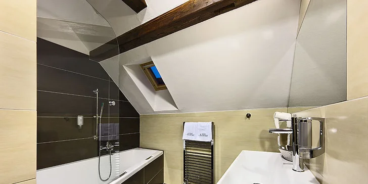 Romantický pobyt v Českém Krumlově: snídaně a privátní wellness s láhví vína