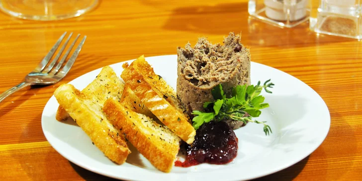 4chodové menu pro 1 nebo 2 osoby: houbový krém, hanger steak i tvarohové knedlíčky