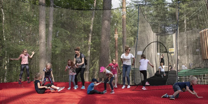 Skotačení ve větvích: 1 až 10 vstupů na hřiště zavěšená v korunách stromů