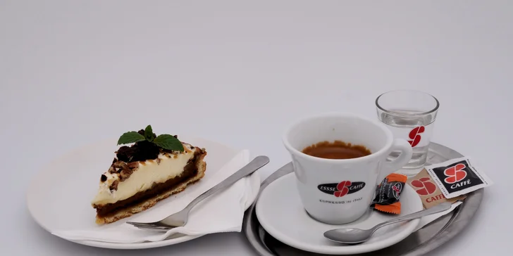 Oslaďte si život: káva a dezert v Atrium Café podle výběru pro 1 i 2 osoby