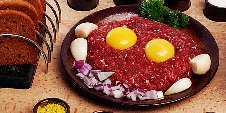 Půlkilový tatarský biftek s 20 topinkami