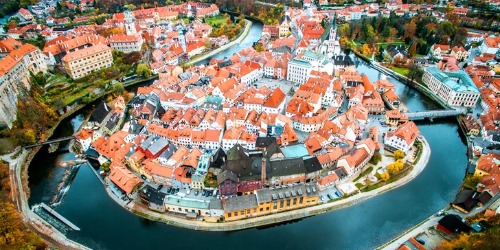 Romantický pobyt v Českém Krumlově: snídaně a privátní wellness s láhví vína