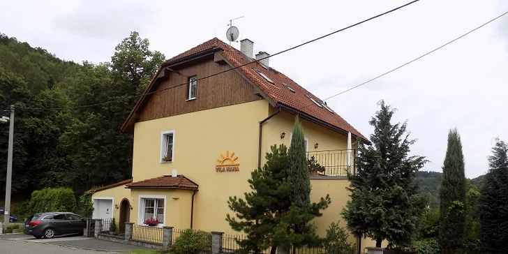 Romantika blízko hradu Loket: pobyt s bohatou snídaní i lahví vína
