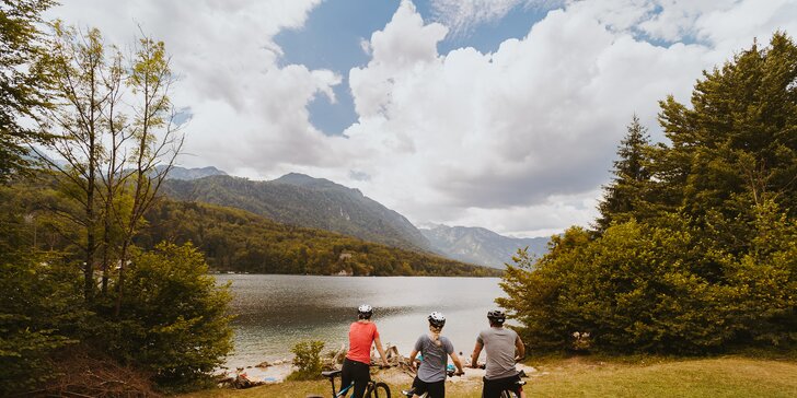Pobyt ve slovinských Alpách u jezera Bohinj s bazénem a jídlem