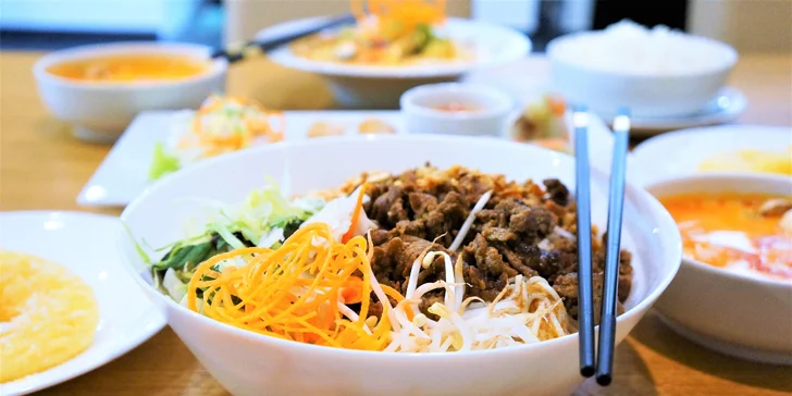 Ochutnejte vietnamské speciality: 4chodové menu plné dobrot pro 1 nebo 2 osoby