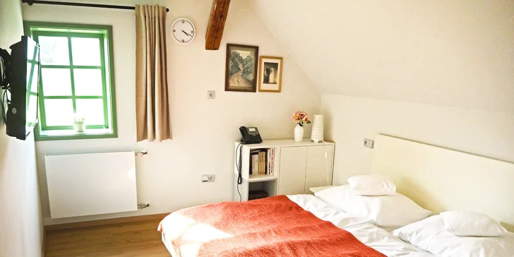 Jako na šlechtickém sídle: pobyt na Lipně, snídaně, panoramatická sauna i privátní vířivka
