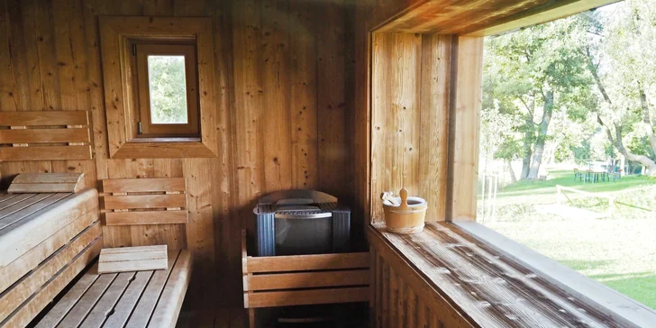 Jako na šlechtickém sídle: pobyt na Lipně, snídaně, panoramatická sauna i privátní vířivka