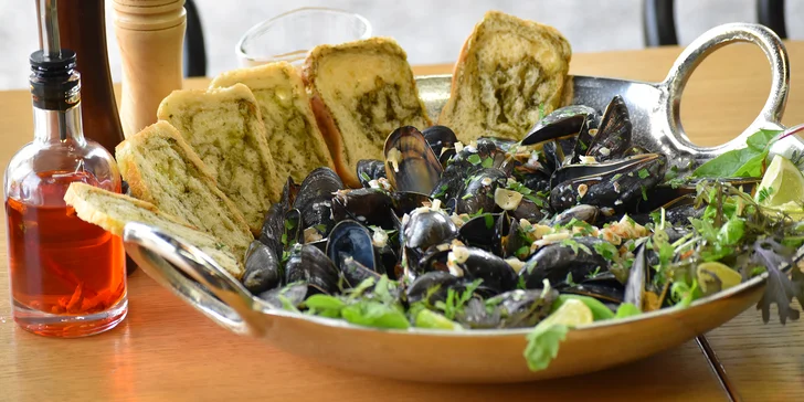 Tříchodové degustační menu Pescatore se slávkami pro dva