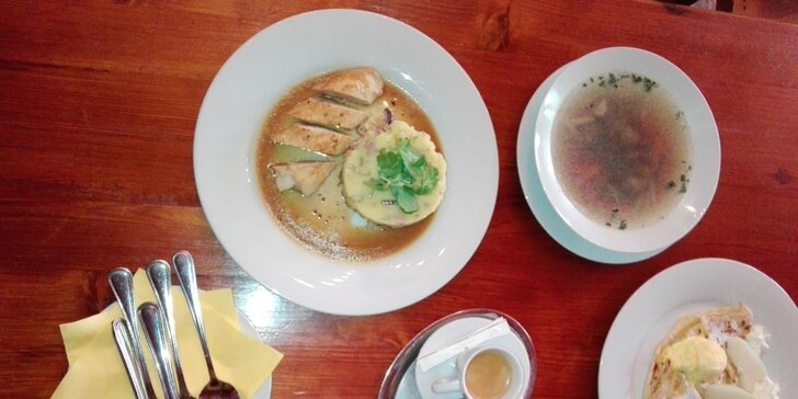 Polední menu v restauraci Flora: polévka, hlavní jídlo i dezert a káva dle výběru