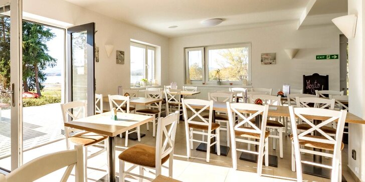 Pobyt na břehu Lipna pro dva či pro rodinu v moderních pokojích se snídaní