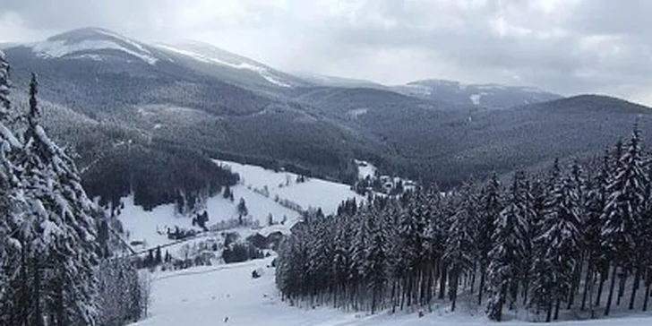 649 Kč za celodenní lyžařský nebo snowboardový kurz s instruktorem. Oběd v ceně a výběr ze tří krkonošských snowparků!