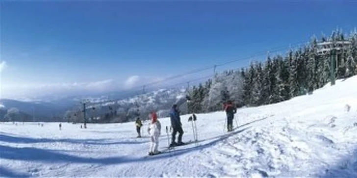 649 Kč za celodenní lyžařský nebo snowboardový kurz s instruktorem. Oběd v ceně a výběr ze tří krkonošských snowparků!