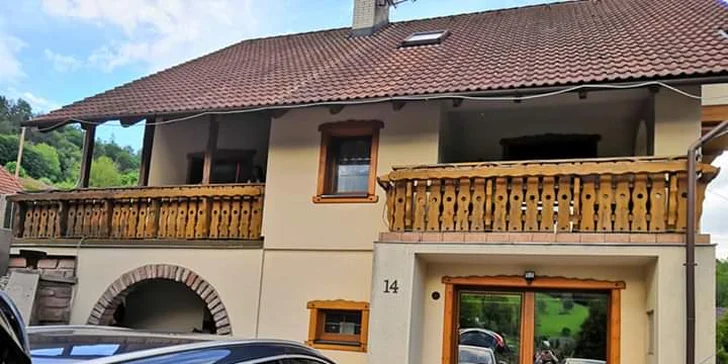 Chalupa v Podkrkonoší až pro 15 osob: zahrada, grilování a vybavená herna