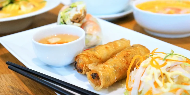 Ochutnejte vietnamské speciality: 4chodové menu plné dobrot pro 1 nebo 2 osoby
