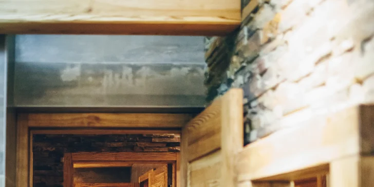 Vstup do veřejného či privátního wellness až pro 4 osoby: vířivka, sauna i prosecco