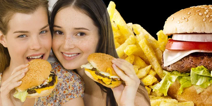 99 Kč za DVA grilované hovězí burgery plné masa i křupavé zeleniny a DVĚ porce hranolek. Pořádná bašta k pivu se slevou 50 %.